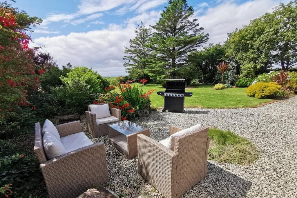 Cosy, Coastal Retreat With A Large Garden Villa Monreith Exterior foto